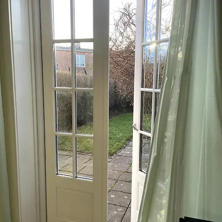 Beautiful Townhouse Close To The Center Apartment